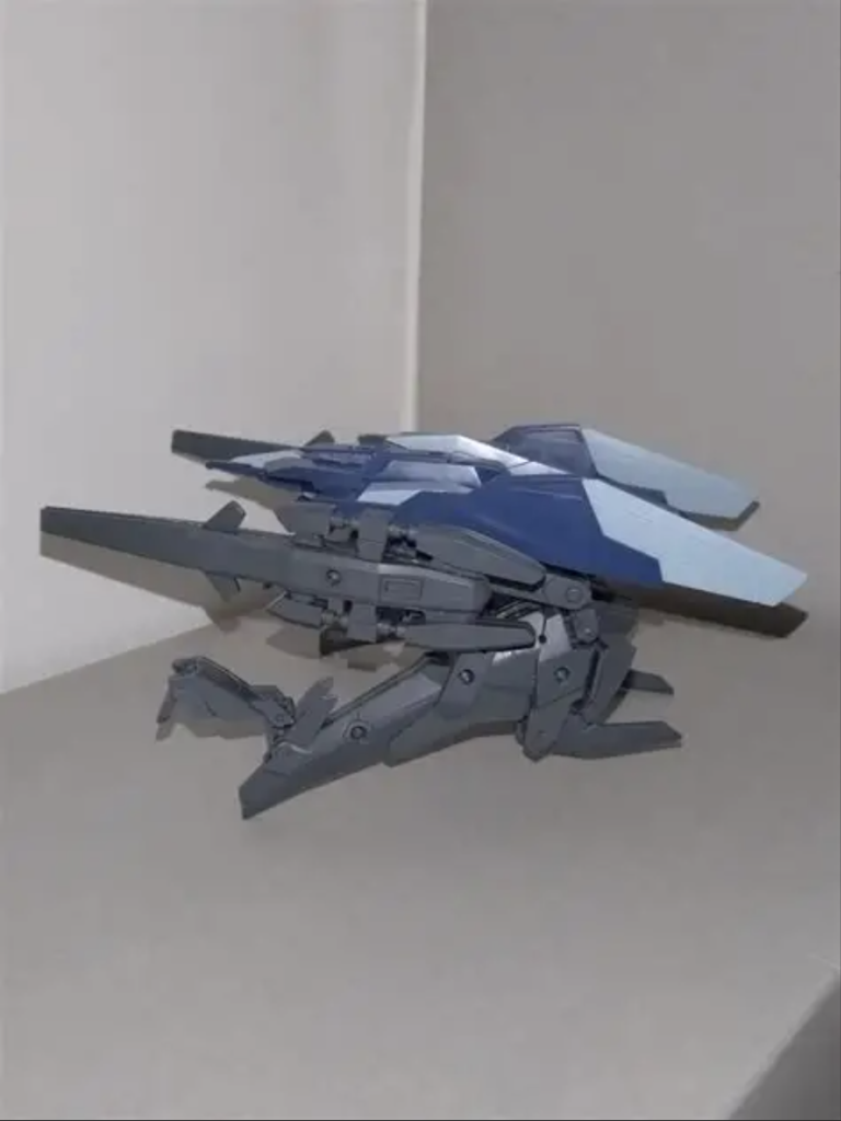 程なく、MyGOのドラム担当で後輩の椎名立希が、同じライトニングBWSを入手。何かいい改造方法はないものか立希に訊ねると···「奥沢先輩、このような改造例はいかがでしょうか」と、立希はその実物を美咲に見せつけた。その実物こそがサイコファイターである。