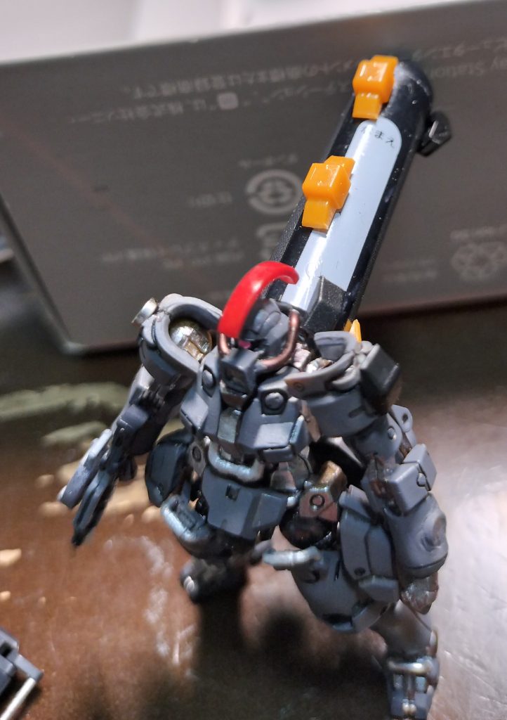 12. 特徴的な増加ブースターは、本体を子供たちが小学校で使っていた鉛筆キャップ(過去の私作品のフルアーマーガンダムスレッガー機やβアジールでも使用)で、これまた特徴的な球体のスラスター基部は次男から分けてもらったBB弾です。