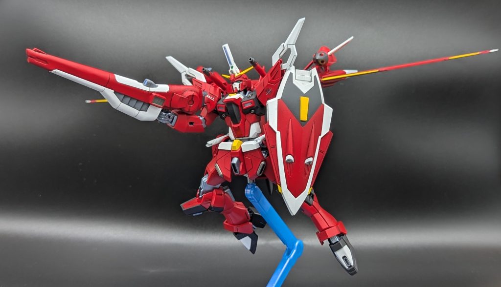 翼を展開したハイマットモードはなかなかボリューミーで撮影ブースギリギリです(gundam-kao5)ですが大きな武装を運用するのに推力アップしているという説得力が出たかなと思います。