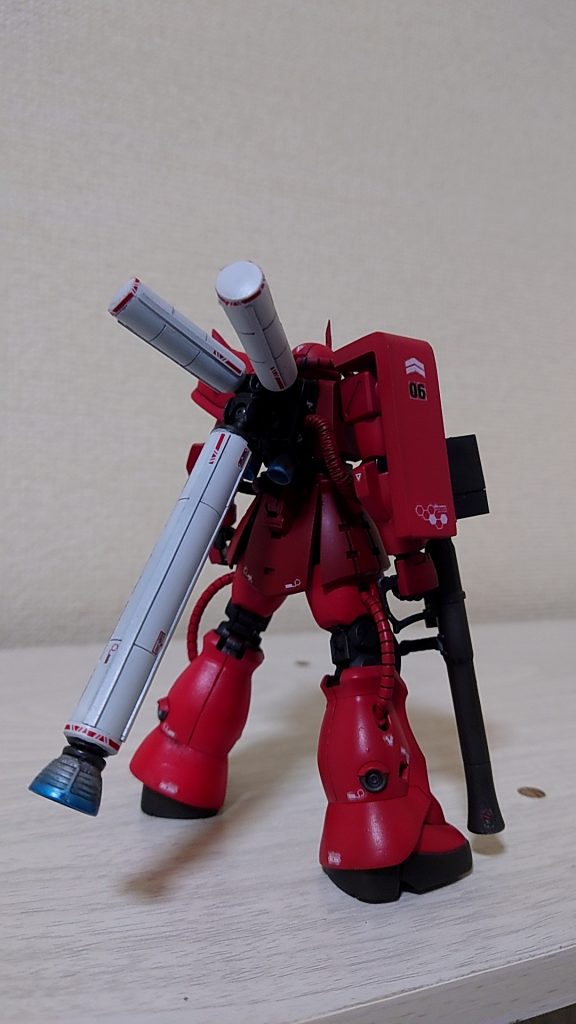 大きなプロペラントタンクもアクリルパイプからの自作、バーニアはジャンクから取ってつけました