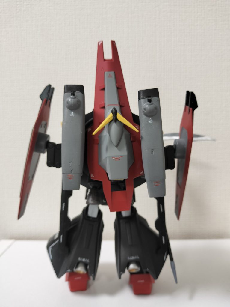 背中のバックパックはジャスティスのを延長してます。シールドはヘイズル改？のだと思います。