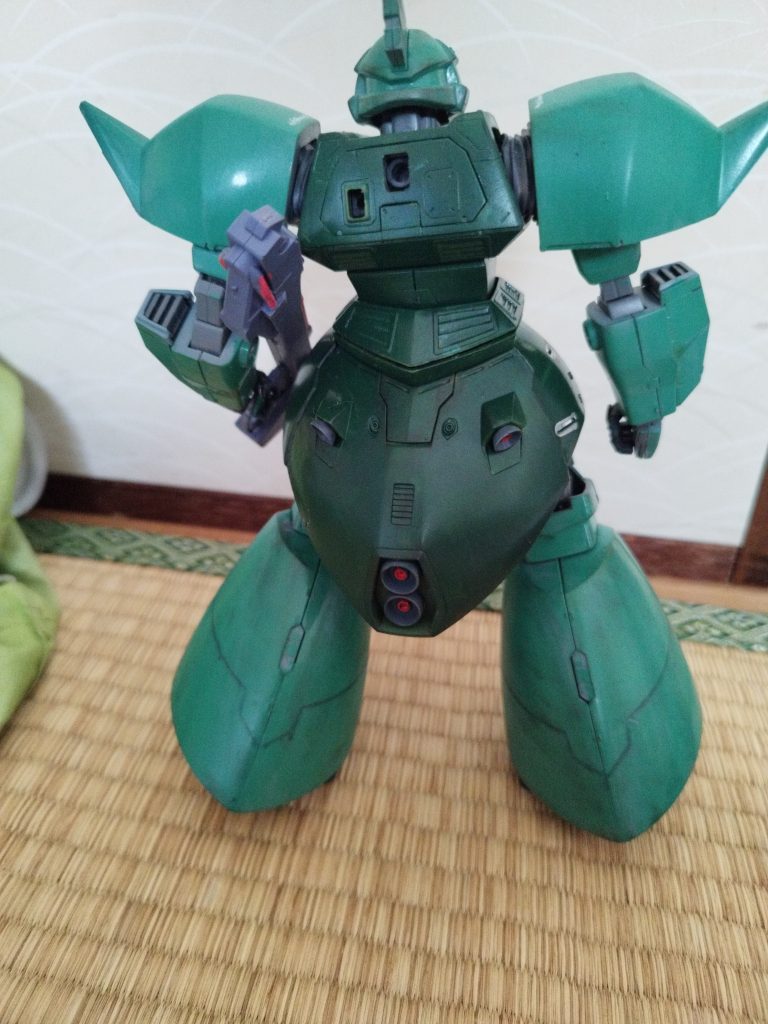 使ったデカールは百均のデカール、軍警ザク、RGシャアザクのものをつかいました