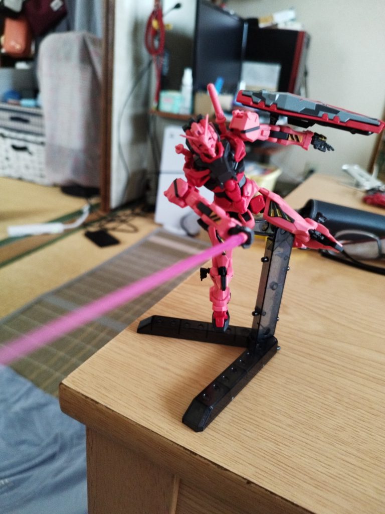 赤いガンダム–4枚目/制作者：ガベライズ