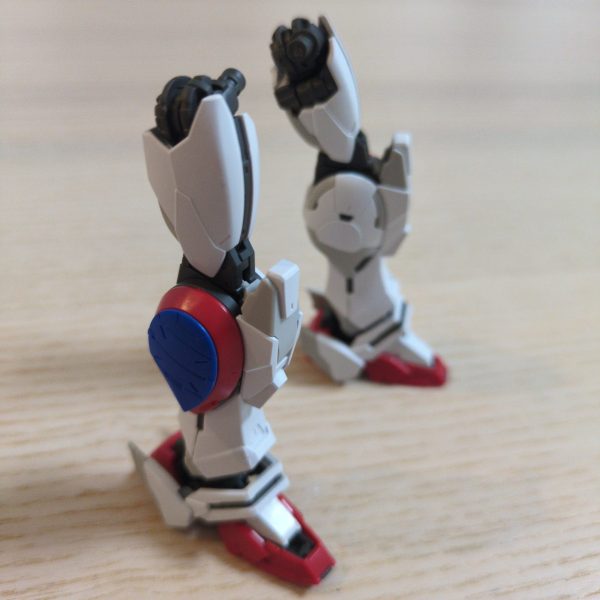 RGシャイニング、DMM通販のキャンセル待ちでしたが、発売日一ヶ月前に注文の案内メールが届き、即日注文していました！配達遅延で発売から3日後に届き、今日制作着手です。両脚完成した感想ですが、ゲート跡が全くと言っていいほど表に出ない設計は凄いです。 ゆっくり完成に向けて制作していきます☺️ 