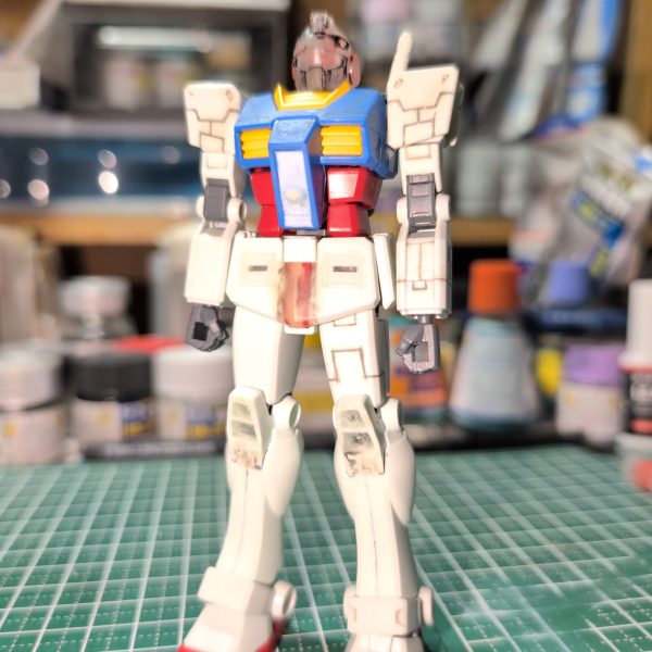 またEGガンダムをジムに今回は昔スジ彫りの練習に使ったEGガンダムを使って前回よりも本来のジムを意識して制作しようかと試みます。(まぁ前回は頭部が気に入っていたのでそれっぽく)頭はレジンで複製した物を使用。
