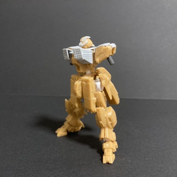 HWS装備製作中です。胸アーマーだいたい形になったかなと。肩のミサイルランチャー、あんまり好きじゃないけどあれないとHWSにならないんで作ります。もちろんネオジムでコンパチ。中の人に出来ます。写4)可動化の方は二の腕をどうするかで一旦ストップ。とにかく小さい。モチベアップの為、作りたいとこからやってると行ったところです笑。某隊員も国民的アニメのマネをしてハッスルしております。写5)（1枚目）