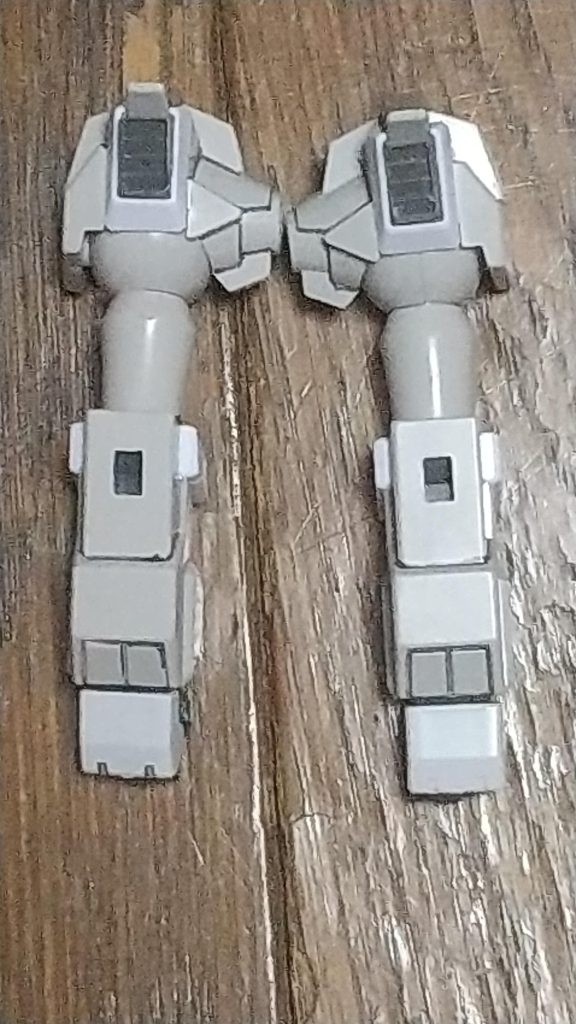 腕のダクトのモールドをコトブキヤのバーニアノズルでダクトを再現しました(握り手もRGHi-νガンダムのを使用)