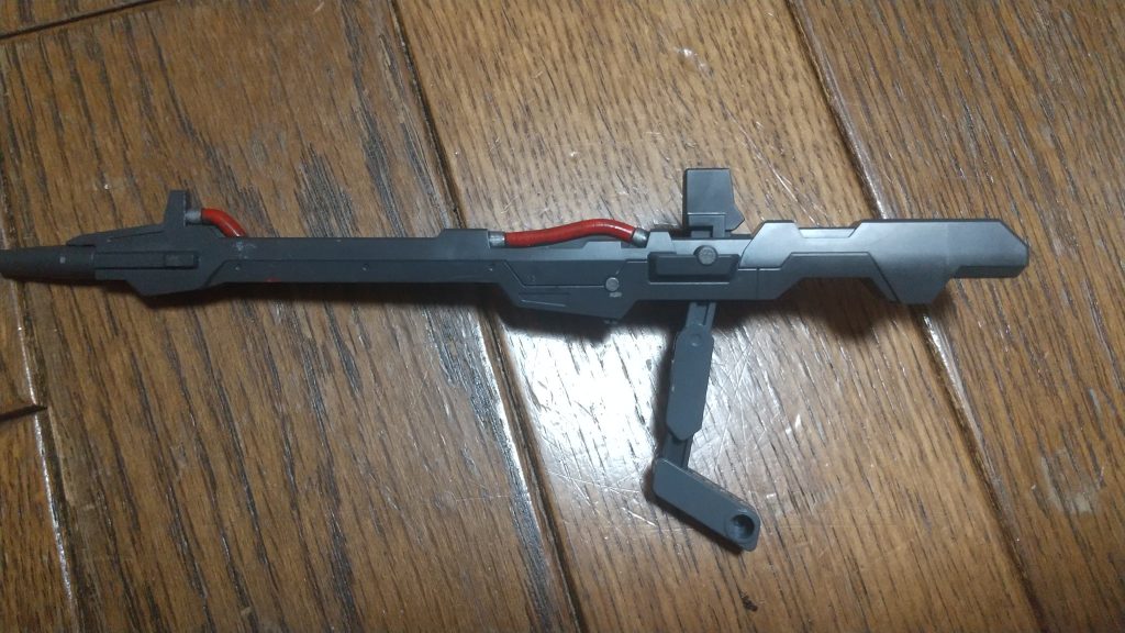 メガビームランチャーのエネルギー供給パイプを赤で塗装しました。