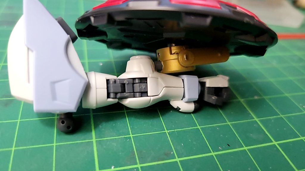 シールドは3㎜棒で肘あたりに取り付けられるように