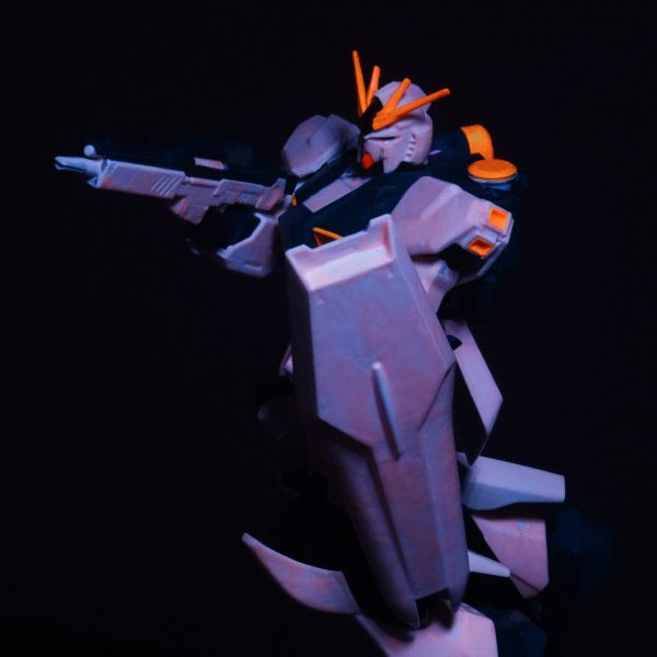 νガンダム 蛍光塗料試作