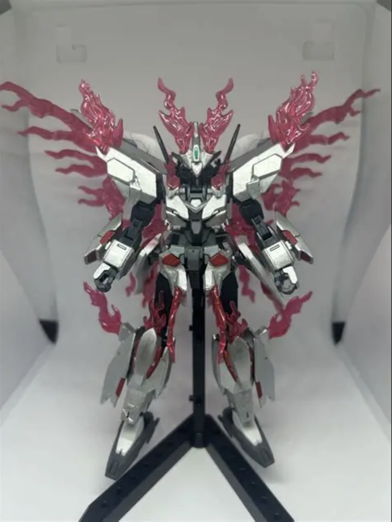 主な武装の1つであるツインバタフライバスターBです。こちらはアルスアースリィのライフルのパーツをベースに両側にバタフライバスターBのパーツを配置することで、コアガンダムのコアスプレーガンに合体出来るようにしました。