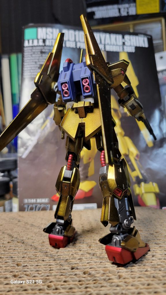 後ろから…ところで、完成したプラモデルはどうしてますか？自分は製作して満足してしまうので、欲しい人にあげてしまいます。気が向いたらでいいので、皆さんの意見を聞けたら幸いです。