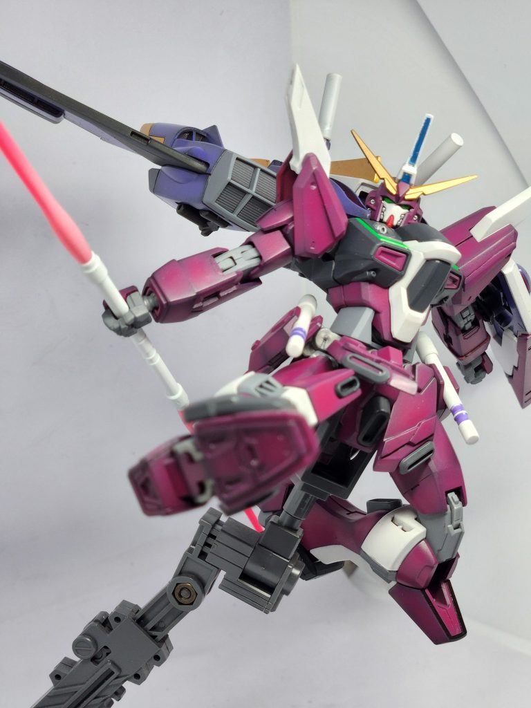 ポーズ2。箱絵やらネット画から絵になる画角を探してやってみましたが、こりゃダメだす。弱そう。