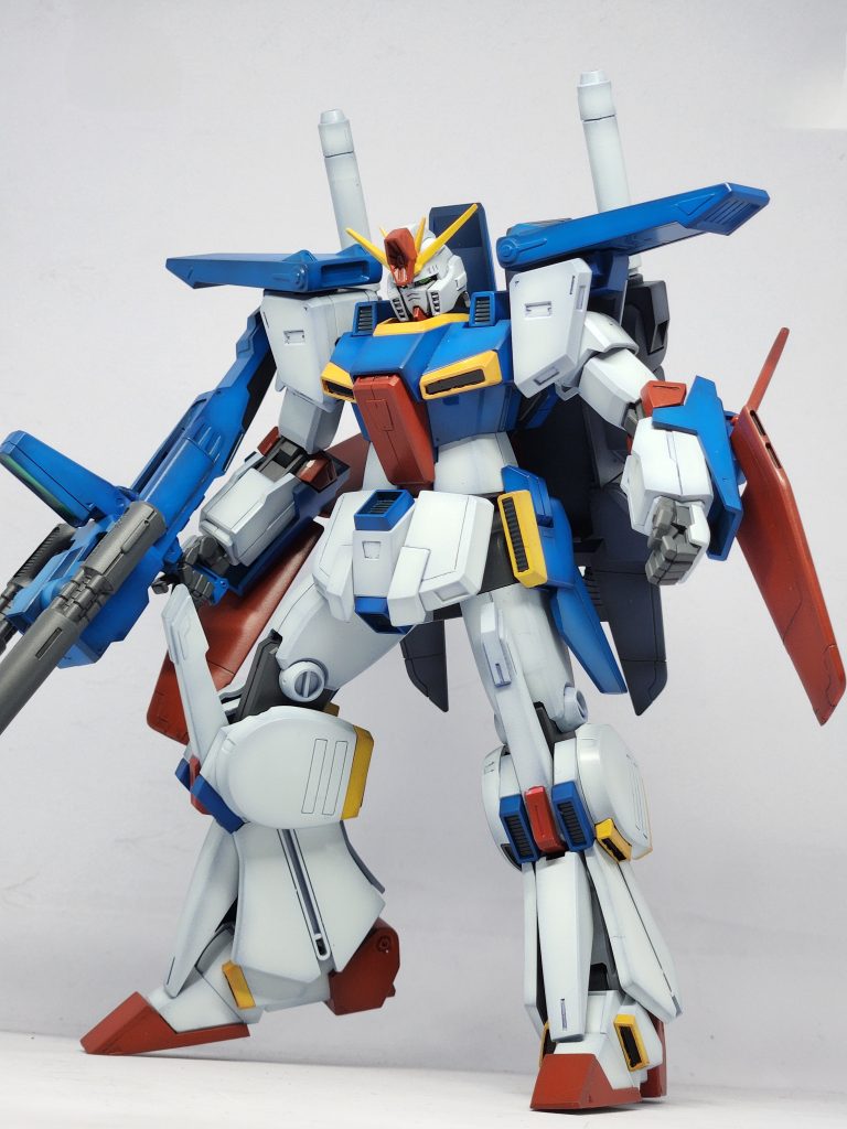 ポーズ1。ずっしりした感じ。各所スラスター部分の塗装が面倒でした。
