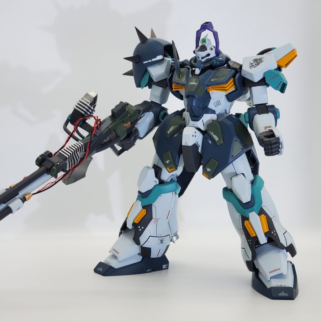 頭部バルカンにはメタルパーツを使ってみました。高くて勿体ないから二個だけですが。