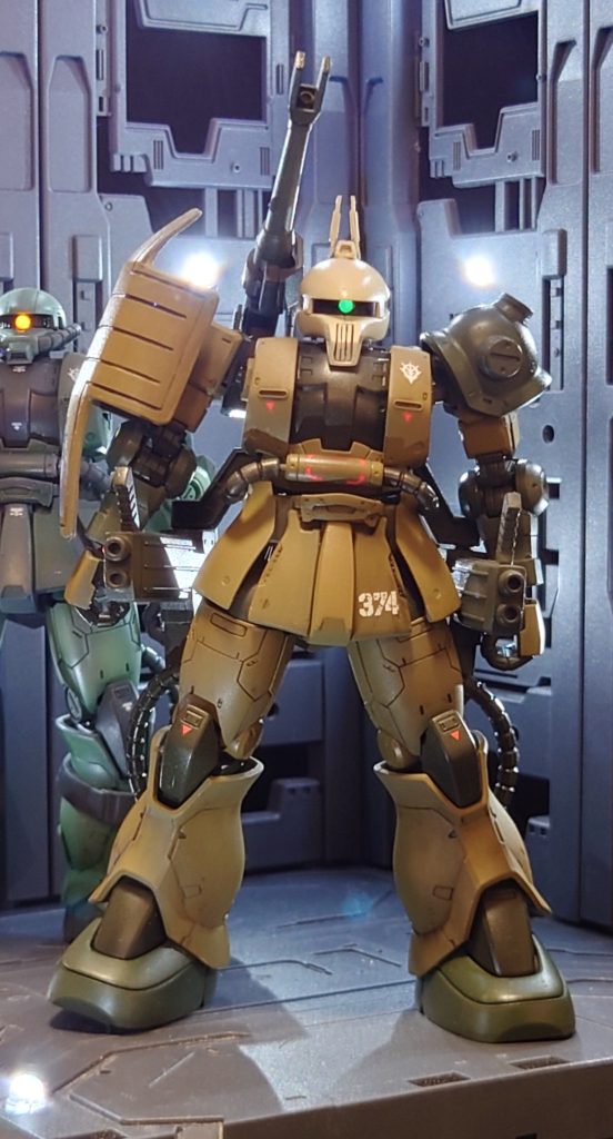 正面より。MSDのザクキャノンを持ってないので、頭部はグフ戦術実験機のものにリヴァイヴガンダムの後頭部トサカを接着して作りました。ブレードアンテナやクチバシはプラ板加工です。