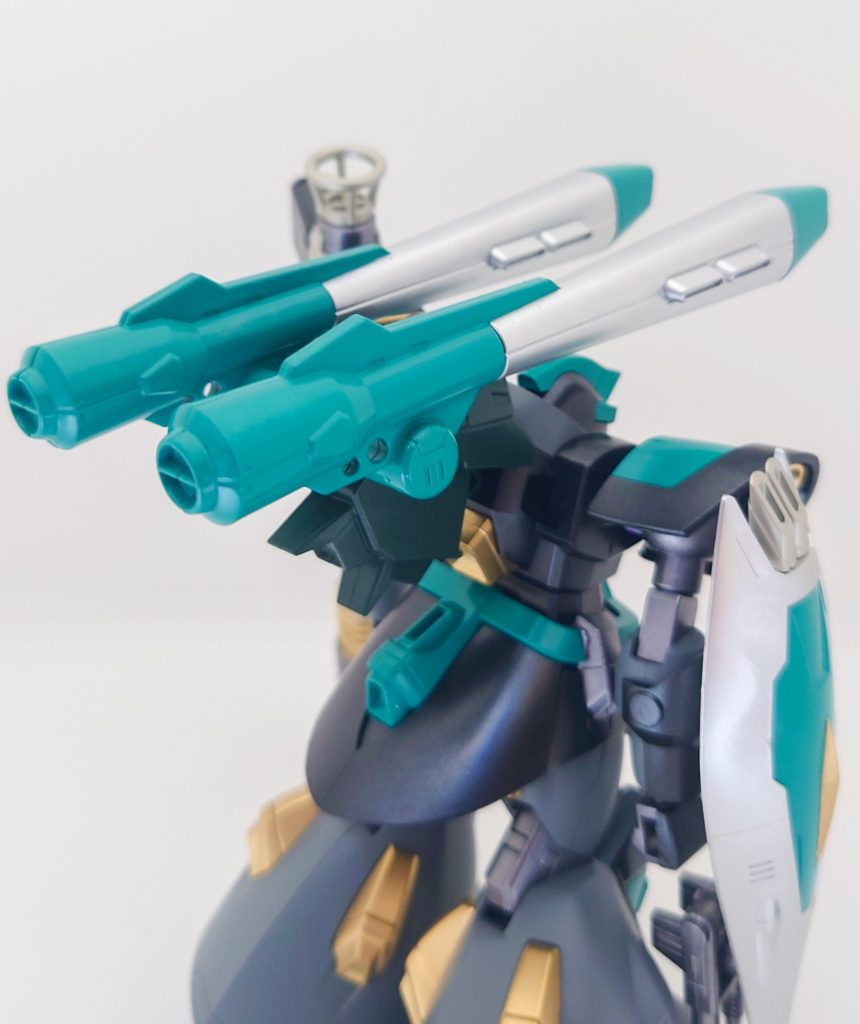 背面この機体最大の特徴であるカラミティガンダムと同じ125mm 2連装高エネルギー長射程ビーム砲 シュラークを背面に搭載しております。