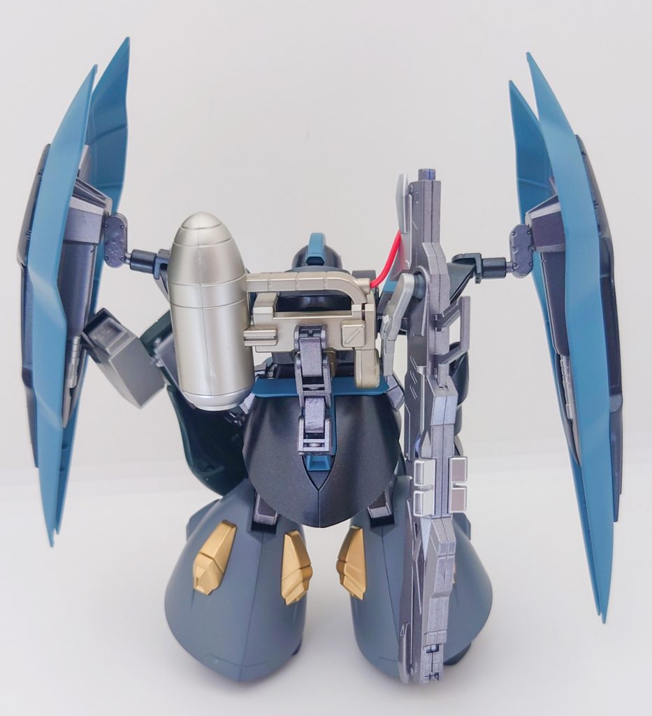 背面標準装備としてガナーウィザードを装備しています。