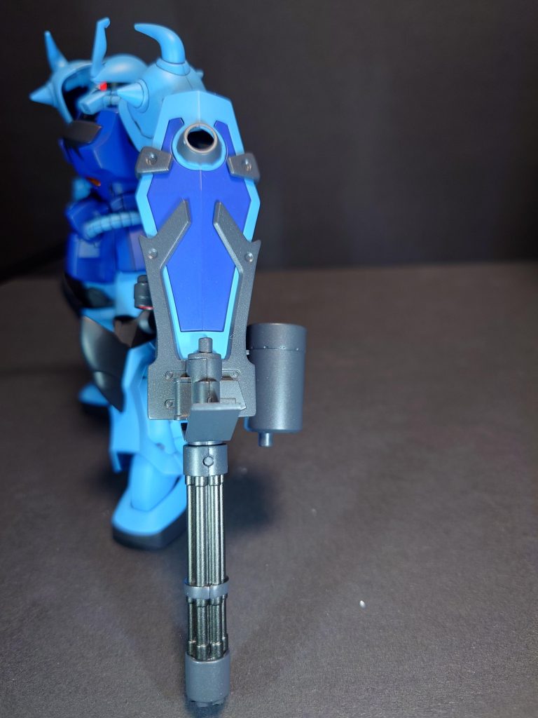 メイン写真もそうですがグフカスタムはザク系列のごつごつした感じがポージングを良くしてくれてるなと感じました。今回は普通に塗装してますが08小隊のガンプラはウェザリングするとアニメのイメージもありかっこよく仕上がるのでいずれは挑戦したいと考えてます。 ご覧いただきありがとうございました。