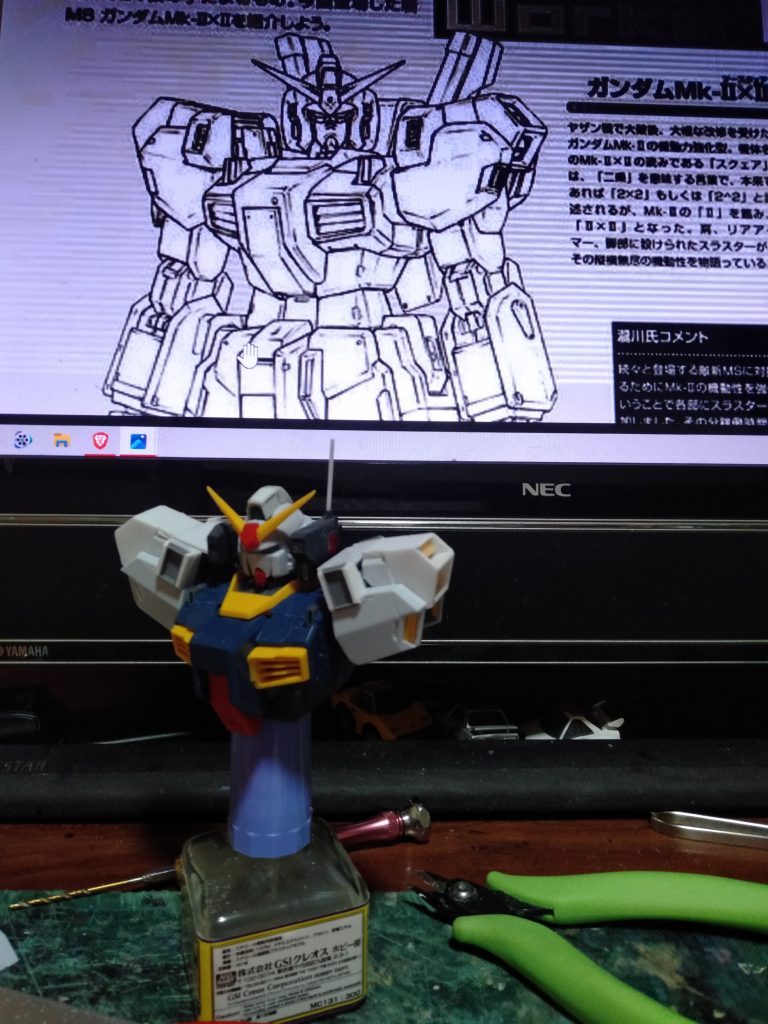 もうこの時点で、肩アーマーはほとんど、別物になりました。プラバン等、あとジャンクパーツからで仕上げていってます。