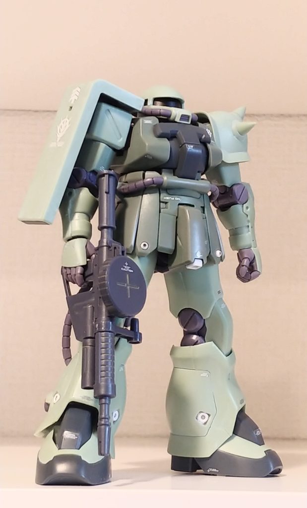 薄いグリーン成形色はフラットホワイトでウォッシング、濃いグリーン成形色はグリーン、グレー部分はフラットブラックでウォッシング。全体的に色味が落ち着いて、玩具っぽい質感から変化できた…?といいですが。