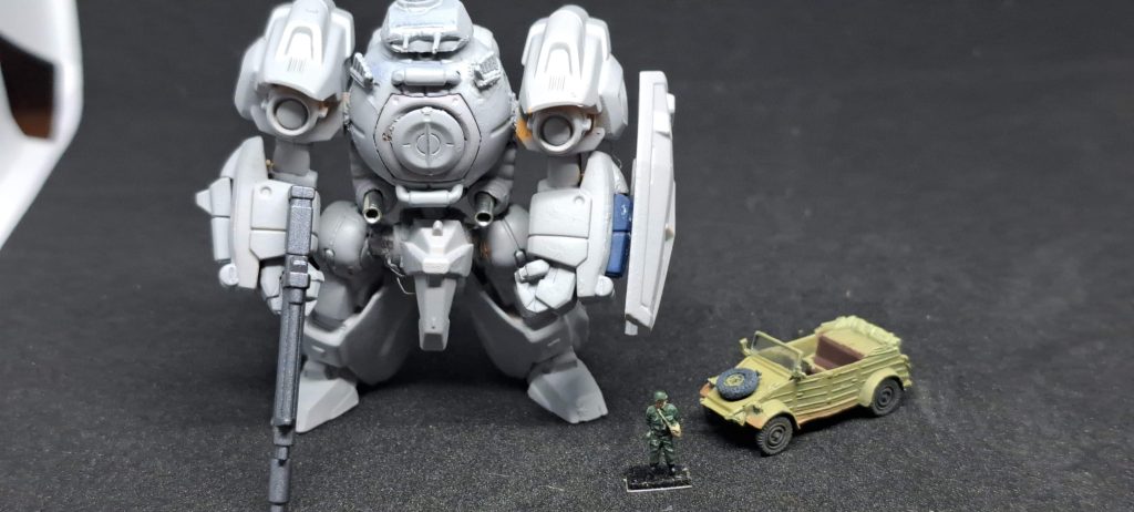 1/144 キュベールワーゲン、人物と比較