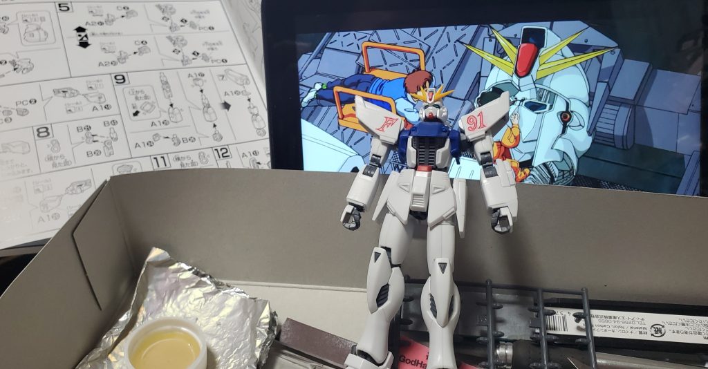 せっかくなので本編を観ながら作ったり。( 短いせいで相変わらず展開が早いよね)映像作品はアレだけどガンダムのデザインはマジ秀逸。メカ感と流線型とのバランス感がマジ秀逸。