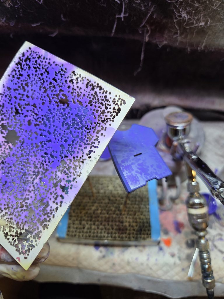 今回も、プロモデラーまつおーじさんにいただいた「まだら模様」のテンプレートを使用して塗装加えましたまだらテンプレートの作品三作目なので、だいぶ使い方、表現方法のコツがわかってきました(笑)