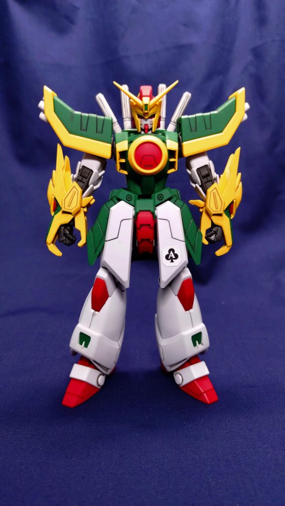 キットは各部シャープ化し、シールと部分塗装し、つや消しを施しました。また旧キットにあったエンブレムシールを前の2機同様、旧作再現として貼り付けました。