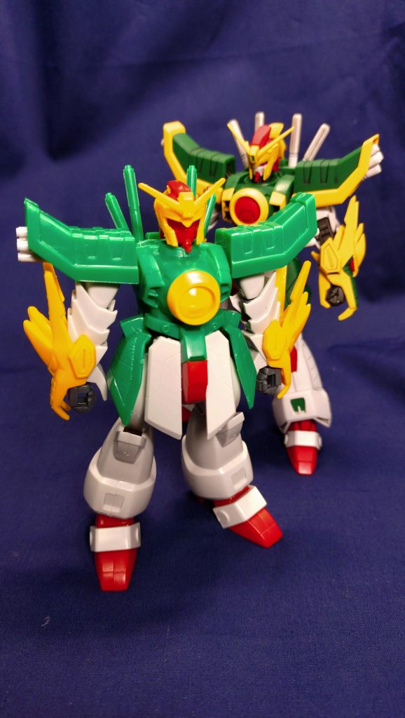 再販時購入した旧キットと旧キットは腰が回らず、顔も真っ赤と、時代を感じますね・・・とはいえGガン勢では1番好きだったガンダムだったので、どちらも大切にします