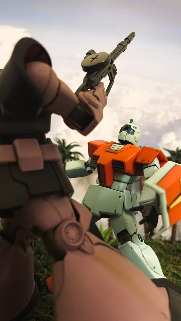 ザクマシンガンに持ち替えジムのカメラを撃ち抜くブラウン軍曹のドムです。