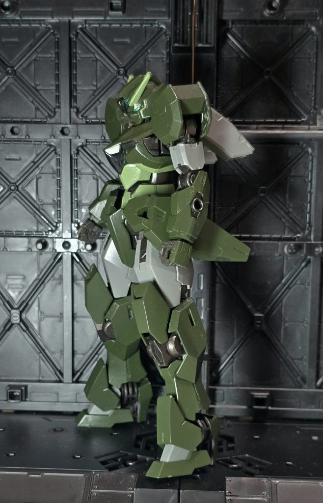 私が子供の頃、親戚のおばちゃんがプラモデル屋さんをしてて、その頃はガンプラはもちろん、戦闘機や、戦艦なども作ってて。