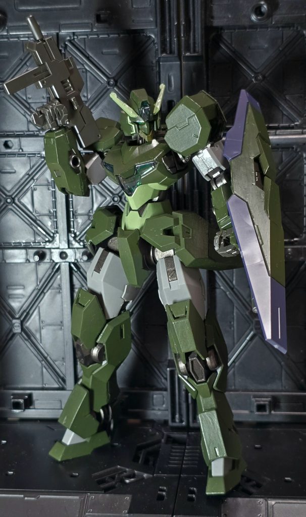 ある日、フルアーマーガンダムや、リアルタイプカラーの存在を知り、「あっ!隼の色と同じだ」と思い、作ったのがこの色に染めるようになったきっかけ。それ以来、「何かこの機体色変えたいな=中島系の色にしたいな」になってしまいました。それがまた、合いそうだな?と思った機体は、不思議と合うんですよね。