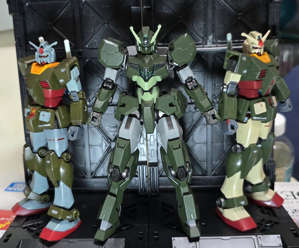 とはいえ、「ジオンカラー」なのに、なぜフルアーマーやリアルタイプカラーは、この色味なんでしょうね?笑連邦軍も使ってるぅ⤴︎記念にこの間紹介した、リアルタイプカラーさんとスリーショット。最後にカラーレシピです濃緑色、よもぎ色、焼鉄色、写真じゃ分かりにくいですが、顎の部分にオリーブドラブ、グレー部部分は、実は成型色でした。今回は、長々と思い出話をしてすみませんでした💦最後までのご視聴ありがとうました(gundam-kao7)