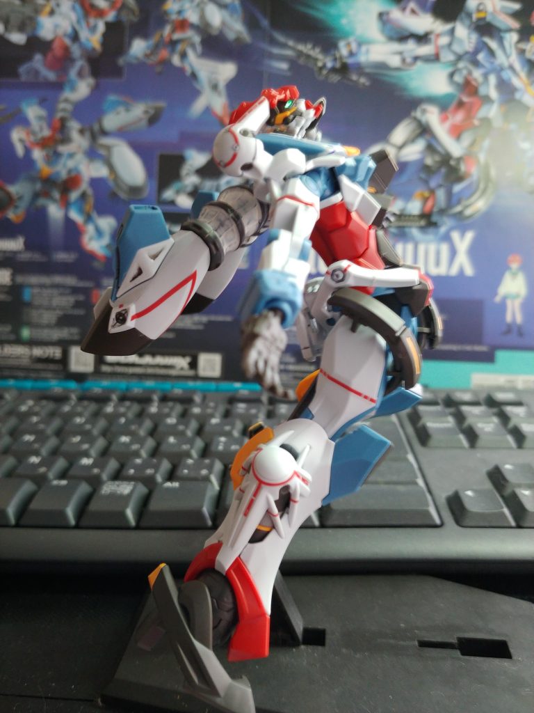 仰け反りが似合うガンダム…ちょっとエヴァの雰囲気あるかな？