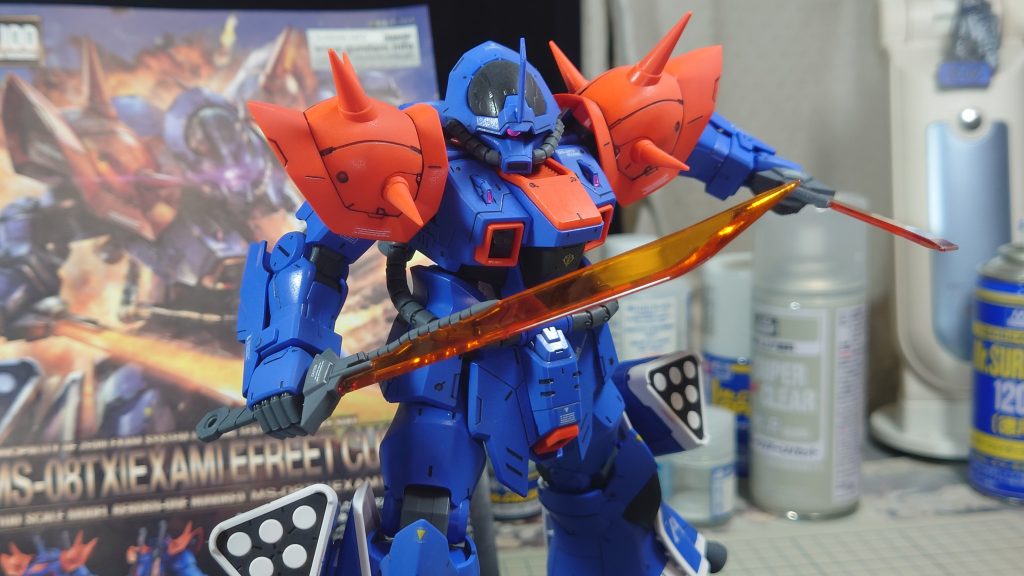 パッケージアートを再現しようとしたけど、このキットは可動範囲狭いですね首なんかほとんど動かない