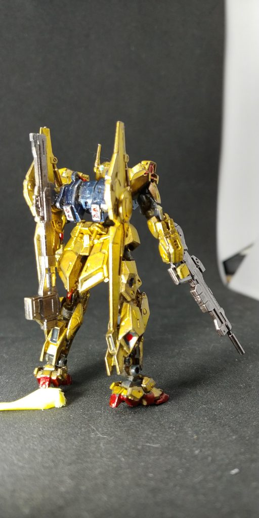 ちょっと立ちに安定感無かったので💦撮影時足元にテープを