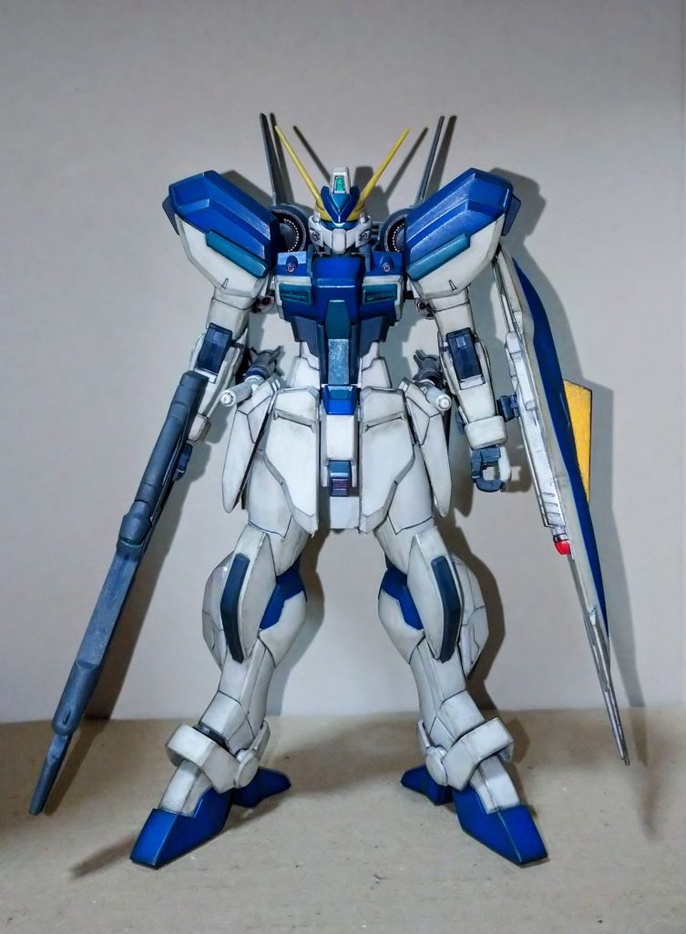 ヒロイックな見た目とカラーリング、どのガンダムにも負けない長いV字アンテナ、フェイスがガンダムタイプなら主役機にもなれそうですが劇中の扱いは敵のヤラレメカ・・・SEED世界は恐ろしいです。キットが一切手抜きを感じさせない素晴らしい出来なのがせめてもの救いの様に感じます。以上になります。最後までお付き合いして下さった方々、ありがとうございます。