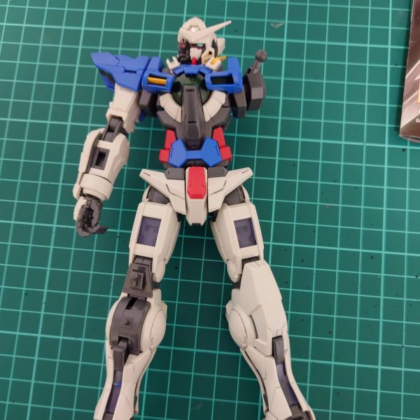 箱から取り出して、改修中。もうすべてが荒い（笑）写真では分かりづらいですが、白が黄色ぽくなっているので塗装します。何ヶ月かかるやら…  （1枚目）