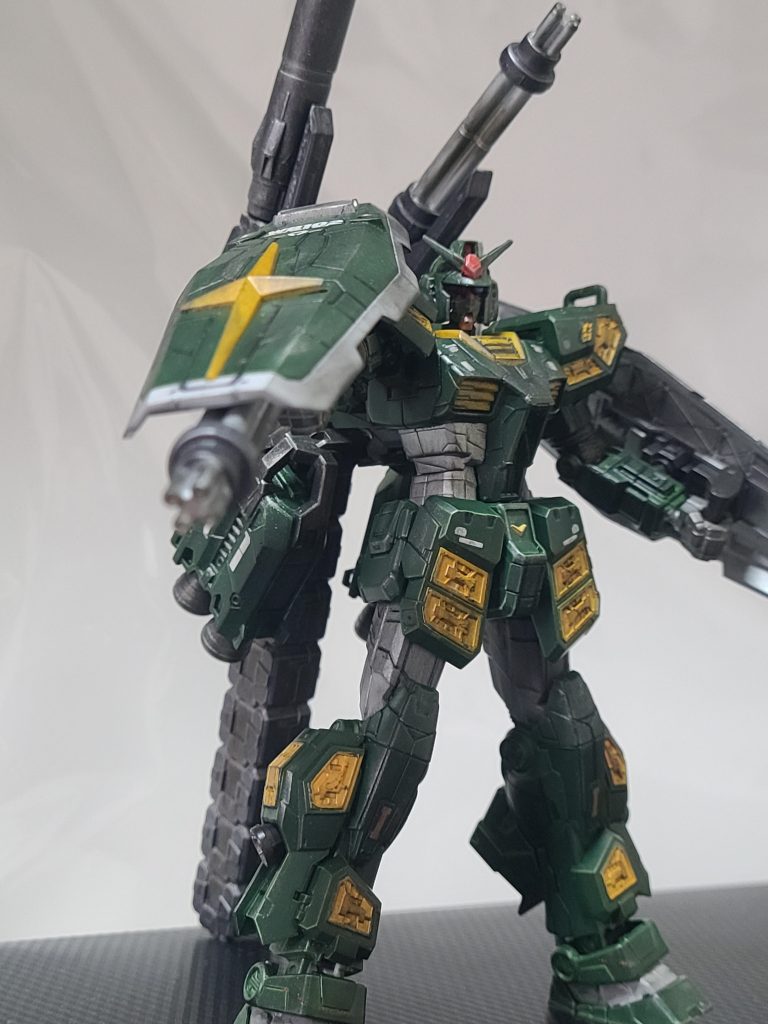 グラスフェザーは使用せず、追加武装はなけなしの手持ちのパーツを使って何とかFAっぽくなるように頑張りました(gundam-kao5)なので厳密にFAガンダムではなく、FAっぽいガンダムですwどうかご容赦ください(gundam-kao10)