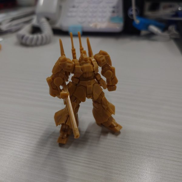 再販されたのでやっと手に入れました。売り場にはリック・ディアスしか残ってなかった。しかも２個！赤と黒の２体作りたかったので購入したらもう一つはクリアレッドでした。赤く塗る手間が省けた？（1枚目）