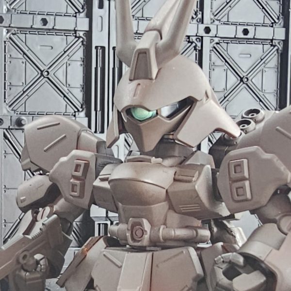 フォロワーの方がνガンダム作ってたので触発されてサザビー作成開始しました笑部分改修、モールド追加バックパックは穴埋めしてモールド追加、バーニア増設肩アーマー腰アーマー改修、足バーニア増設いや、SDEX出来よくてかっこいい😍（1枚目）