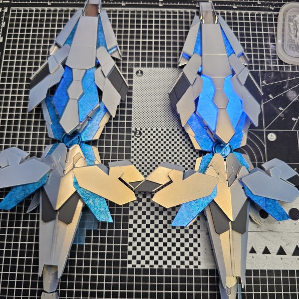 サイコフレーム４重ラップ塗装+蛍光クリア外装ホワイトキャンディーようやくDEの仕上がりが見えてきました💦細部塗装、デカールで終了したいと思います。（1枚目）