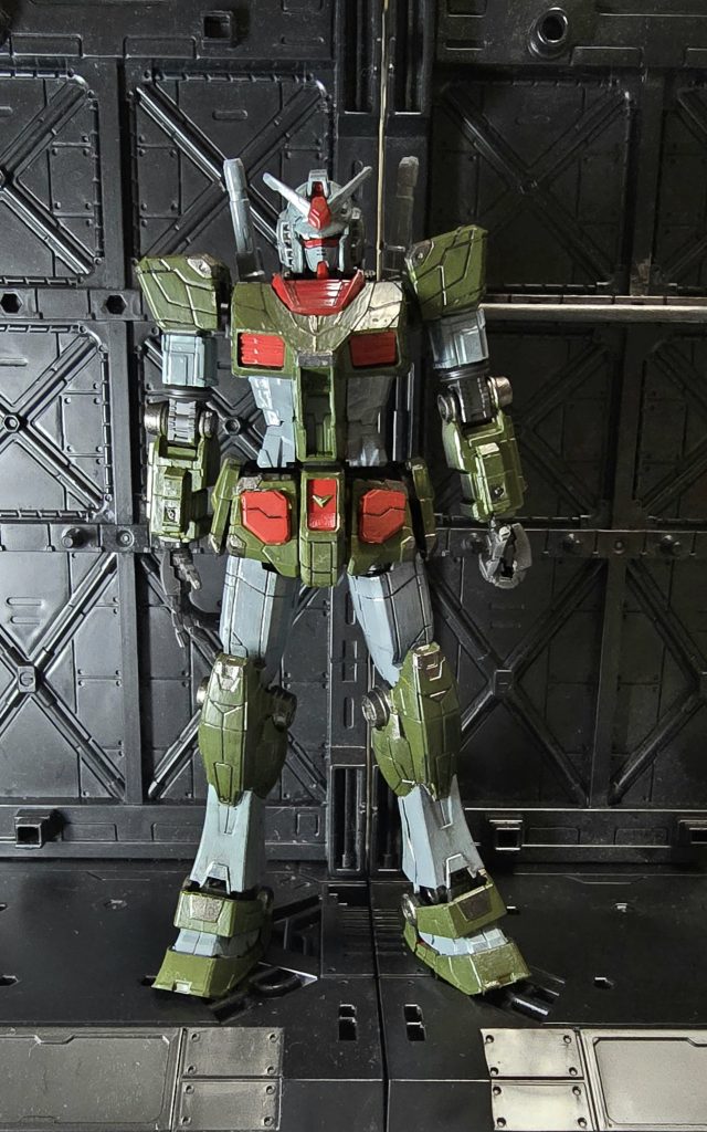 まずは中の人。とりあえず、いつものこの色。今回は差し色にあずき色をしました。リアルタイプカラーとの大きな違いは、お腹の部分。ここを赤にしないだけで、ヘリウムコアの色が赤でよくなる。くどくならないんです笑