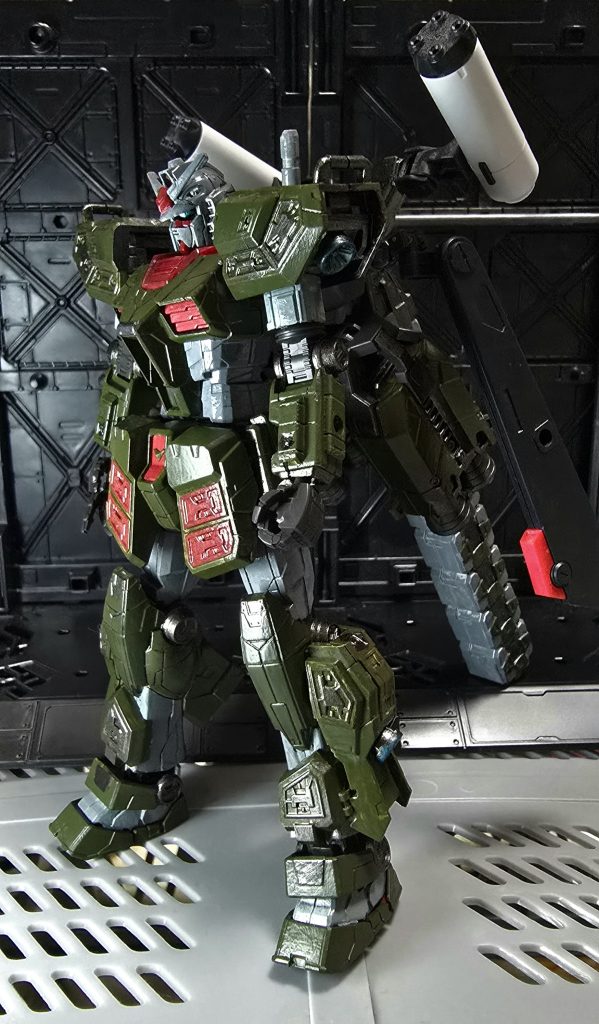 スタビライザーと、背中の武器は、アバターふみなさんから。グラスフェザーのソーラーパネルなきゃないでカッコイイですね。てかむしろ、コッチの方が良かったりする。パネル部分がちょっと、QRコードぽいですけど笑