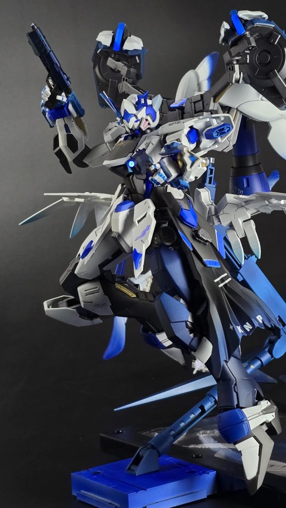 アルバム「Trigger」をイメージした二丁拳銃MGヴィダールから拝借し、銃口に蛍光クリアを塗ったICソケットをつけています