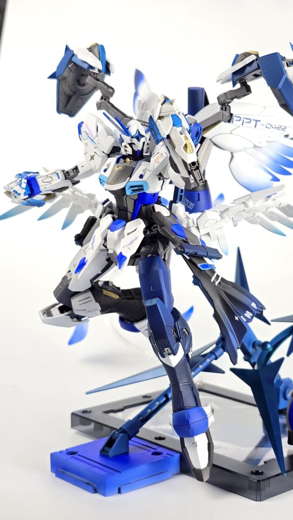 やはり格闘は外せません👊腕のガントレットはホロウィッチの装備をイメージしました