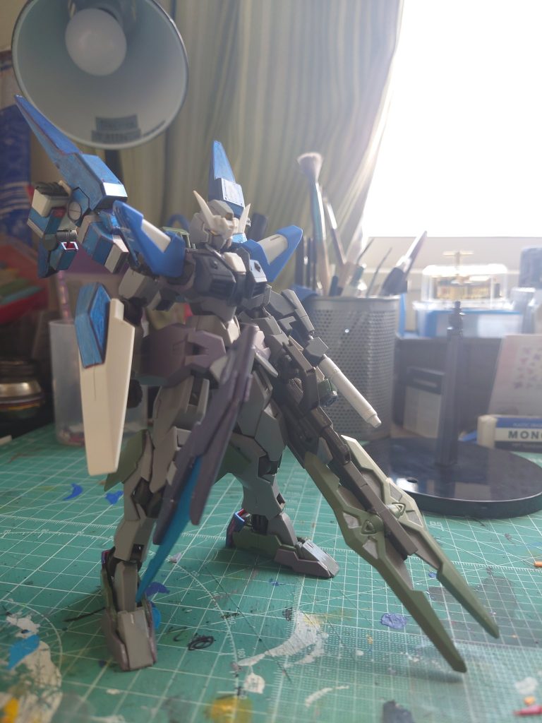 色塗り前状態分かりやすく肩に足付いてますね色に迷ってここから半年放置されてたという⋯弄りがいあったからガンヴォルヴァもう１機欲しくなります