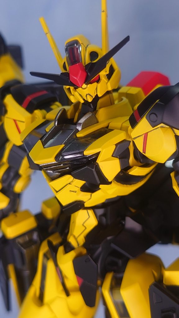 最初は機体カラーがイエローでスピードタイプなので雷をコンセプトにした「ケラウノスガンダム」と名付けようとしましたが、機動が速過ぎたら事故るよなぁと思い「アクシデント(事故)」の名前にしましたちなみにアイレンズをレッドにしたのは暴走状態をイメージしてます