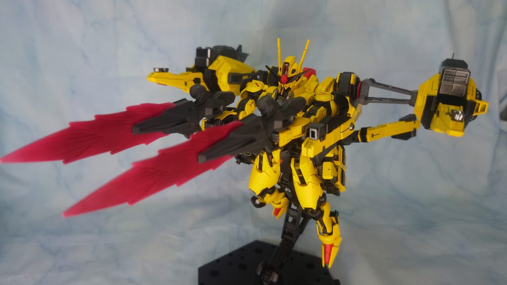 スピード特化なのでビームを撃つのではなく正面から特攻か